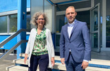 KNAUER Managing director Alexandra Knauer with Sebastian Czaja, parliamentary party leader of the Berlin FDP