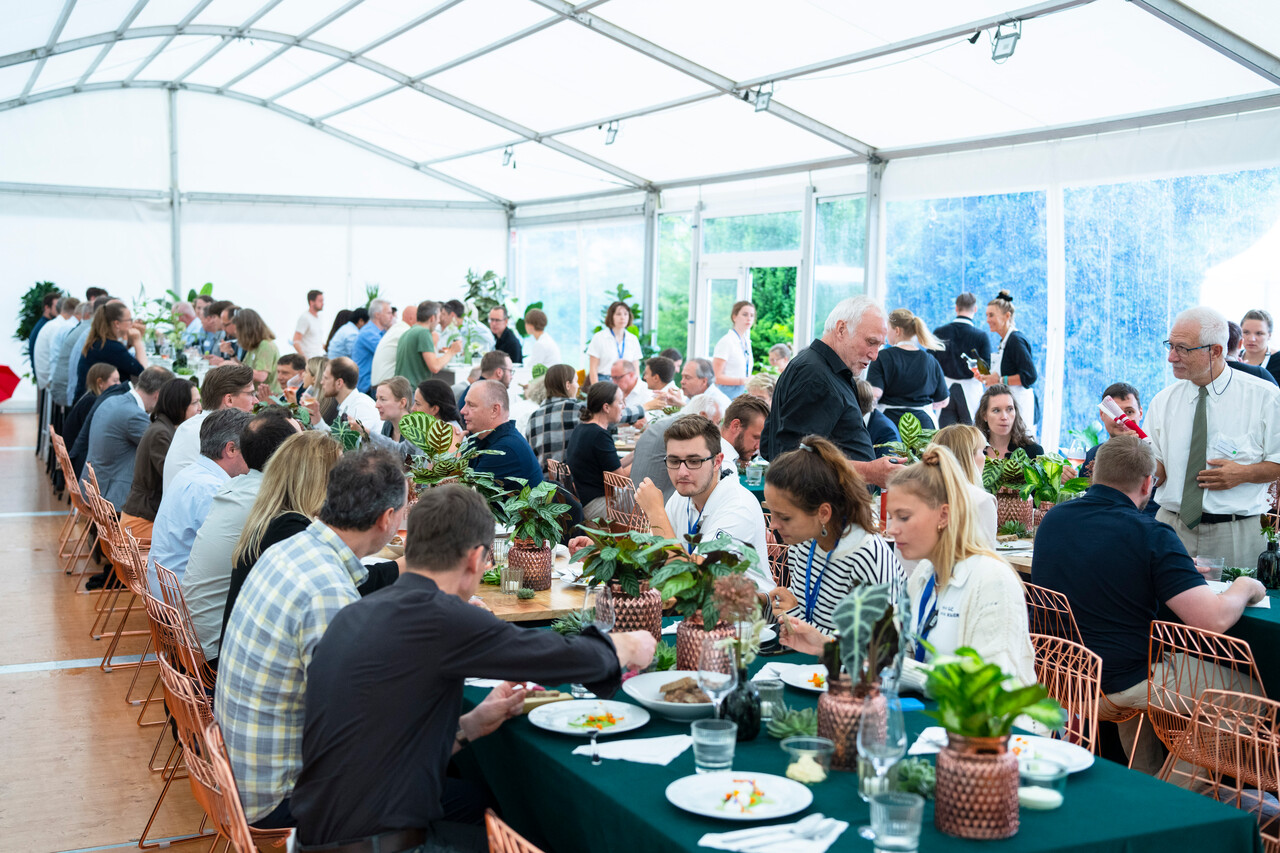 KNAUER 60th anniversary celebration in the marquee with a view of the company garden