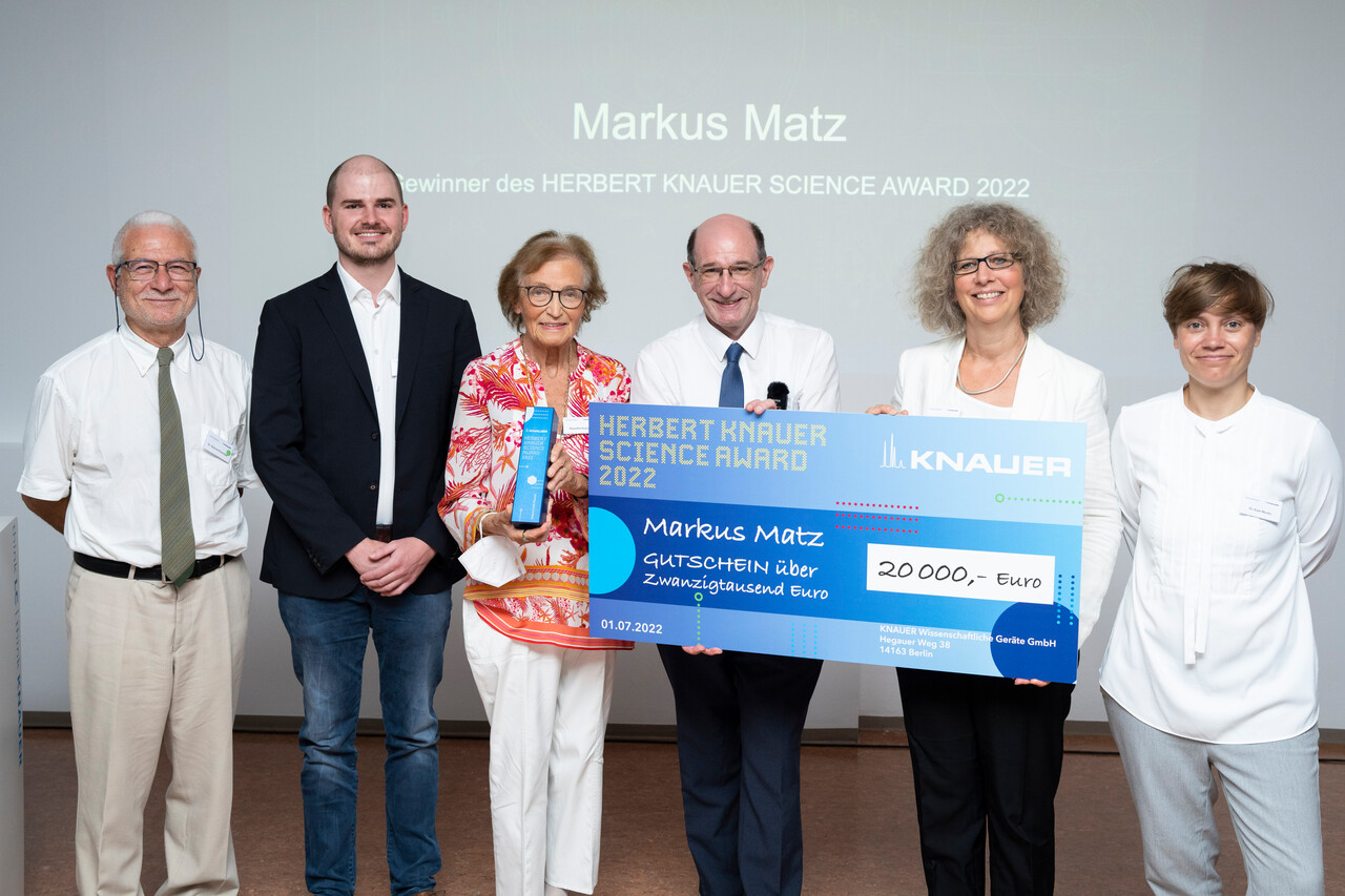 From left to right: Dr. Stavros Kromidas, award winner Markus Matz, Roswitha Knauer, Dr. Markus Fuchs, Alexandra Knauer, Dr. Kate Monks