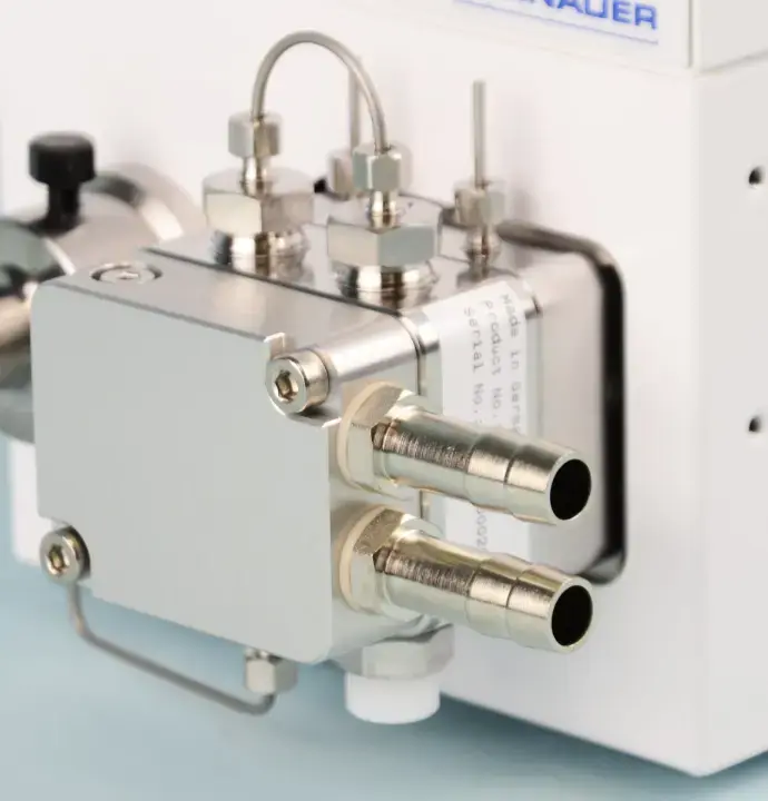 Pump head tempering