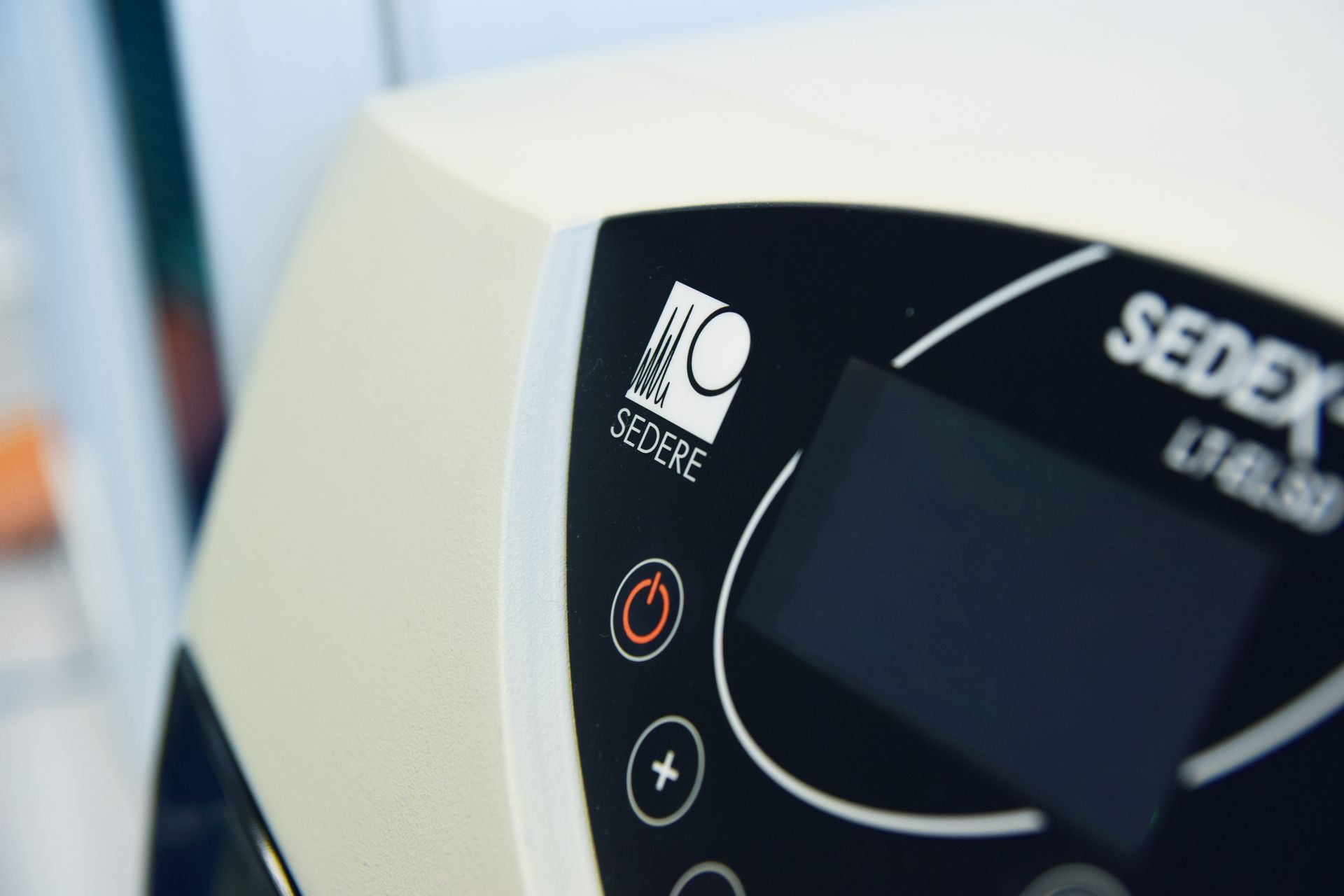 Evaporative Light-Scattering Detector (ELSD) Evaporative Light-Scattering Detector (ELSD)