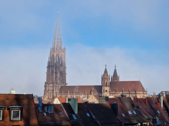 A full lecture hall and many lively discussions during the breaks and poster sessions in a beautiful city make the Makro an ideal location for the big polymer class reunion.