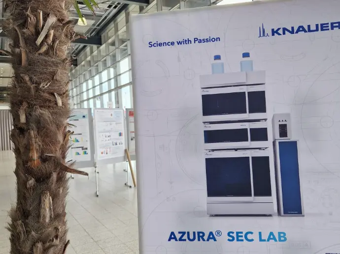 A full lecture hall and many lively discussions during the breaks and poster sessions in a beautiful city make the Makro an ideal location for the big polymer class reunion.